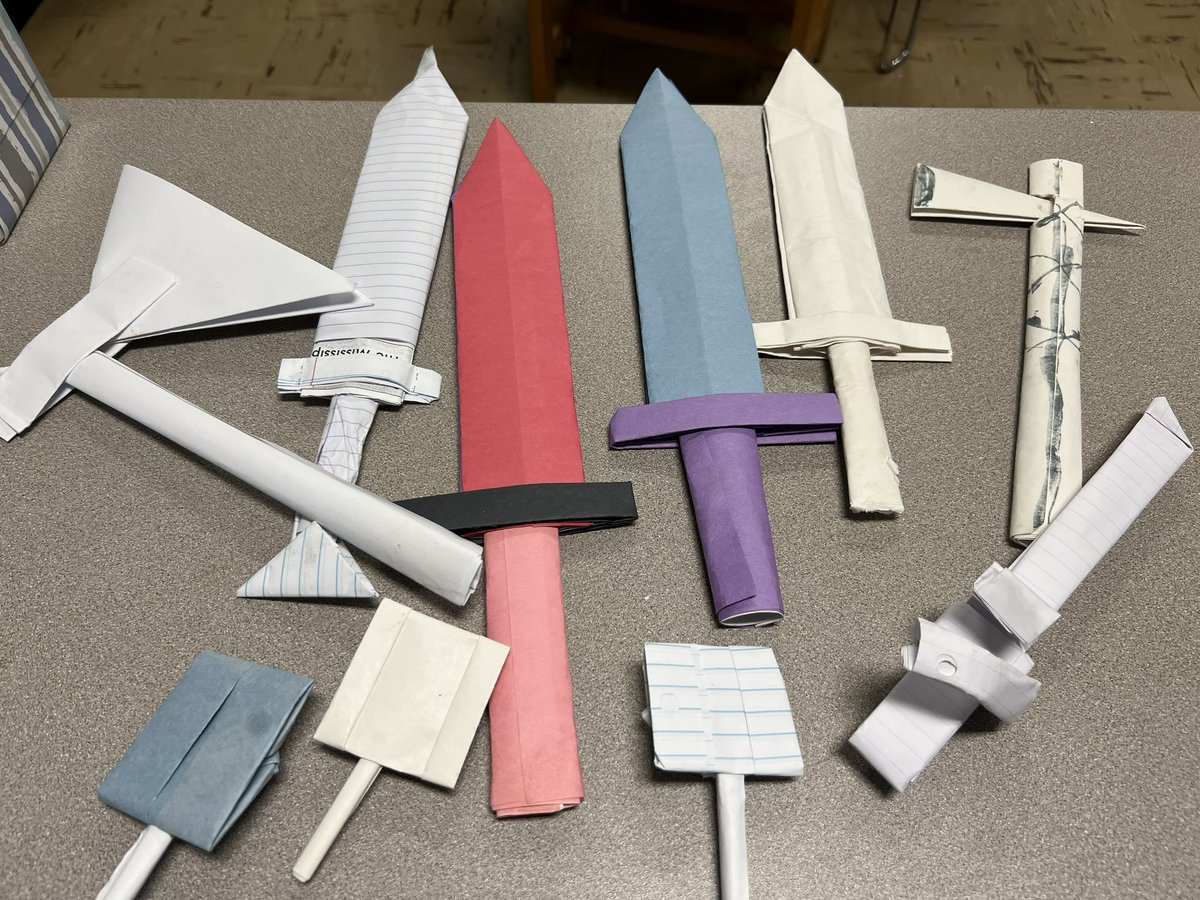 MelissaJHunter's tweet photo. “The 4th graders are selling weapons out of their lockers.”

“Sorry… they’re what?”

#AdventuresinPrincipaling
#SpringBreakComeFaster https://t.co/5K39b1mpLF