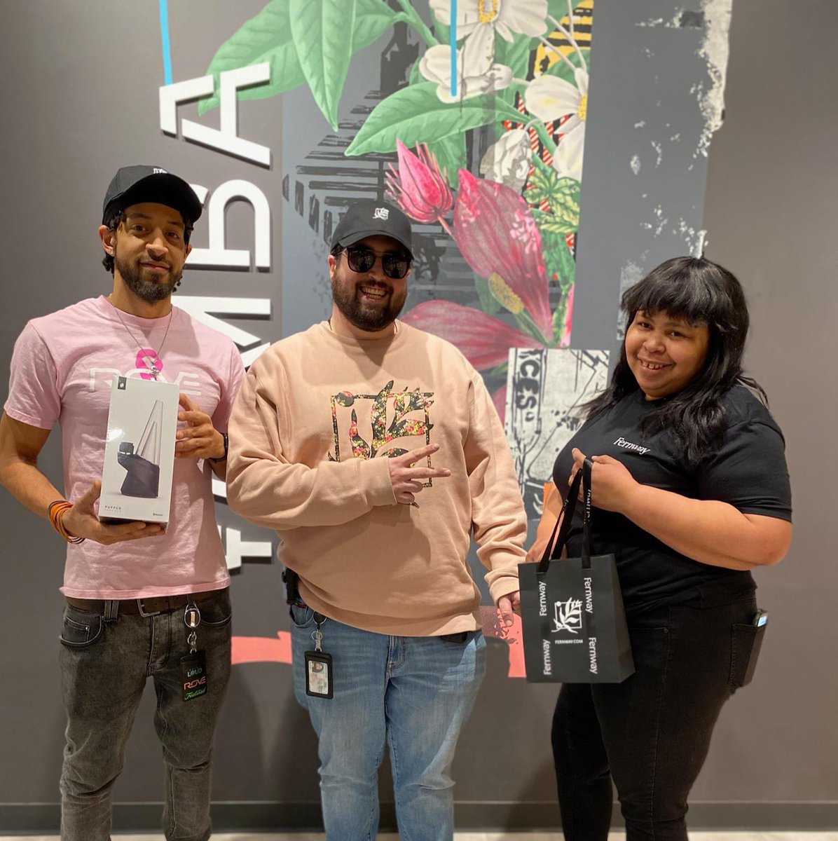 Big congratulations to budtenders Isis for topping the charts on most Fernway units and winning some dope swag and Paul for winning the drawing for the Pufco peak. 

As always thank you to Fernway for always taking care of our Yamba Family! ✌🏾