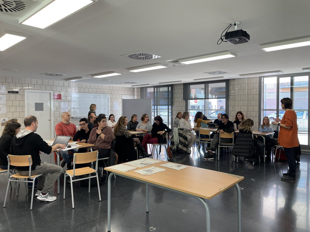 SECerdanyola's tweet photo. Avui treballem les situacions d’aprenentatge dins la xarxa #xies https://t.co/R3mLTYV1X7