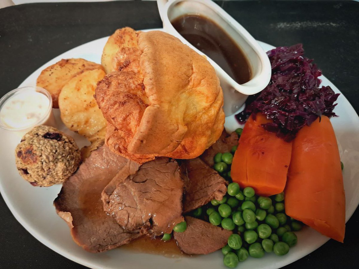 S U N D A Y  R O A S T 😋

Please book to avoid disappointment 
happycheeseashurst.co.uk/book-now

 #southamptonpubs #newforest #sundayroast