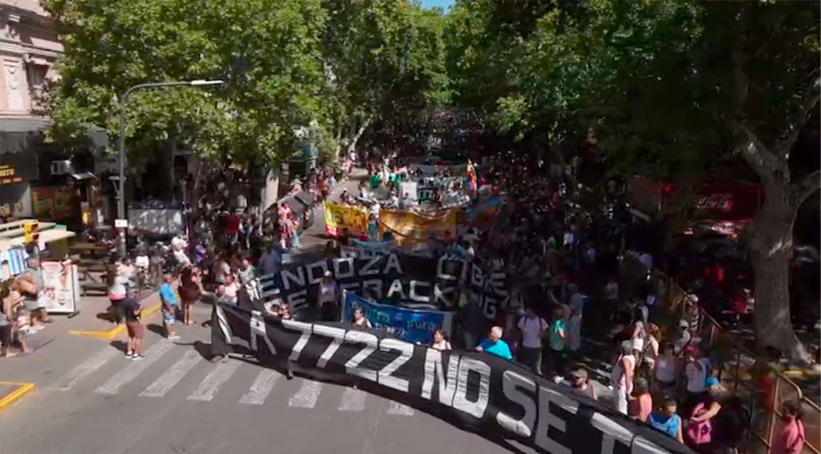 PrensaUAC's tweet photo. 35° ENCUENTRO DE LA UAC: 
EL AGUA DE MENDOZA NO SE NEGOCIA
Asambleas y colectivos socioambientales se reunieron y participaron de la Contramarcha Carrousel Vendimia 2023 el pasado fin de semana en la capital mendocina.
Nota:
https://t.co/vxiTxkS0Ei https://t.co/KhWu4Yg1s7