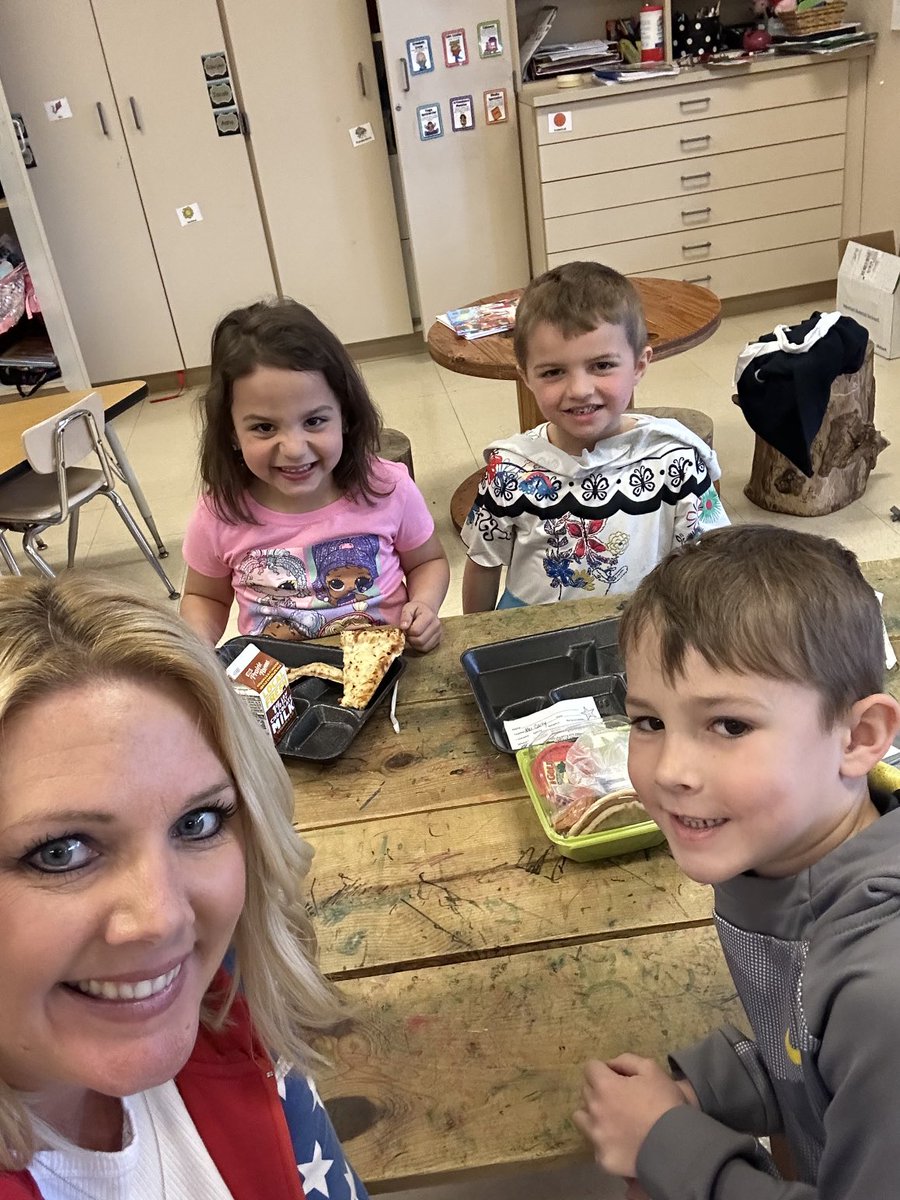 Cartycrew's tweet image. My lunch dates today!❤️❤️❤️