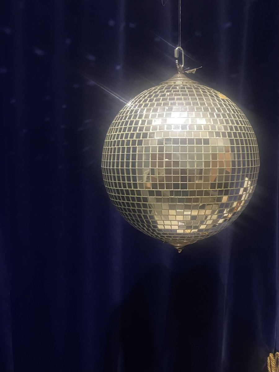 Never knew the original disco ball from Saturday Night Fever was in Ireland but here it is and it is FAB

#DISCO 
#StrangeButTrue
