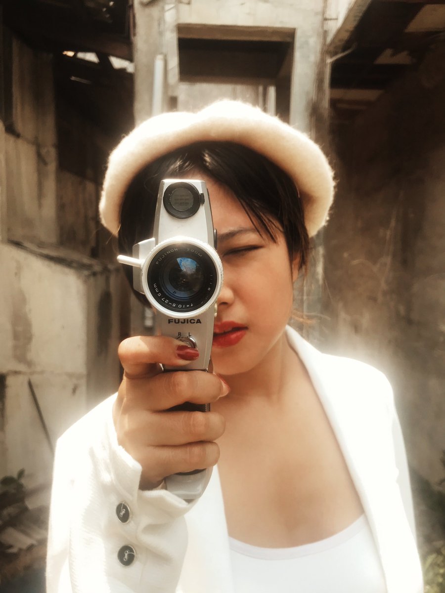 ersyarwd's tweet photo. Edisi cosplay jadi Ratna Asmara (sutradara perempuan pertama di Indonesia) utk adegan pembuka seri dokumenter “Merangkai Ratna Asmara”, yg merekam jejak langkah dan proses Kelas Liarsip dlm menemukan kepingan sejarah puan pada sinema Indonesia.

Nantikan. Tayang segera! 📽️🎞️ https://t.co/vN0B2SiT5M