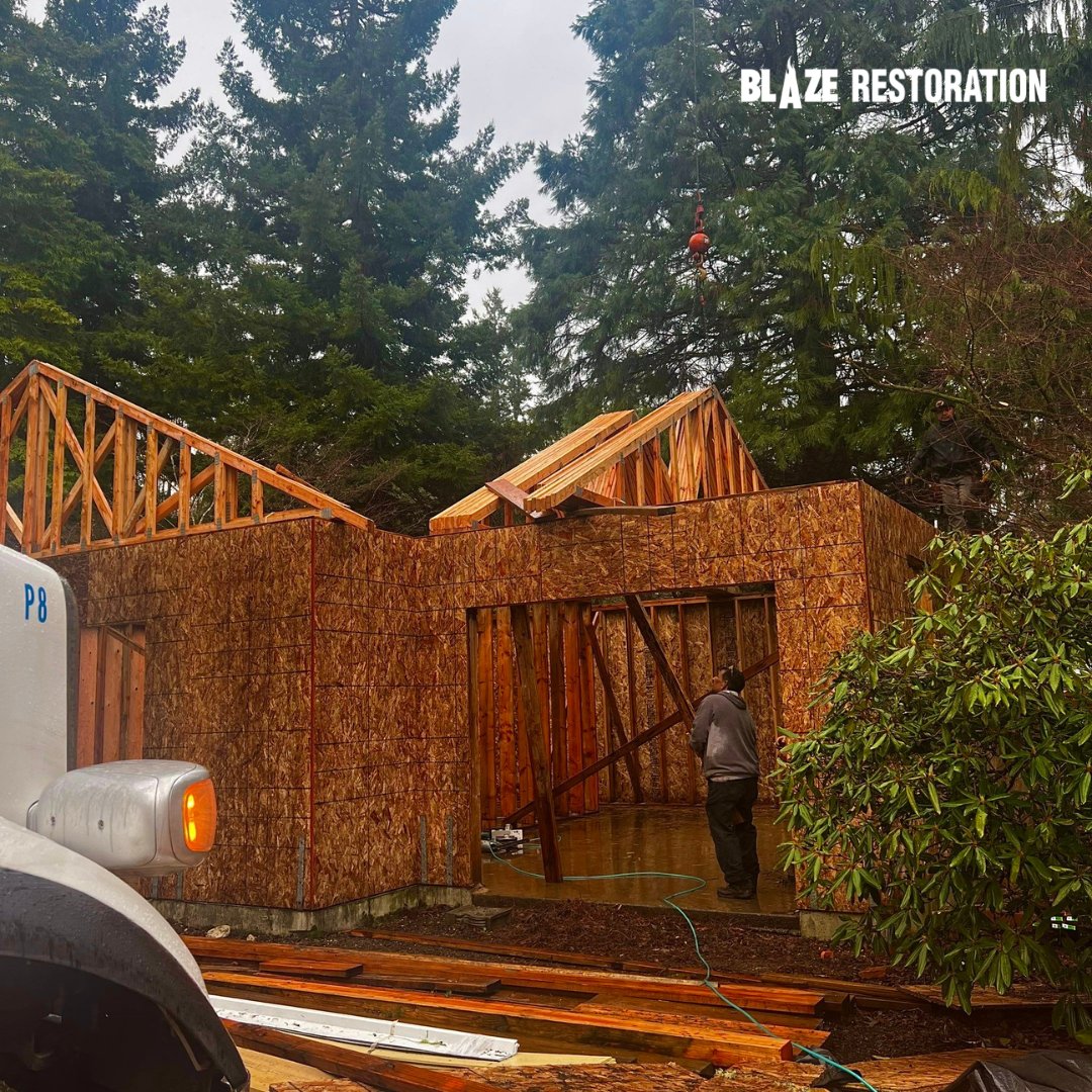Trusses going up! This is from one of our projects in #LaceyWA. 

#restoration #firerestoration #pacificnorthwest #trusses #newbuilds