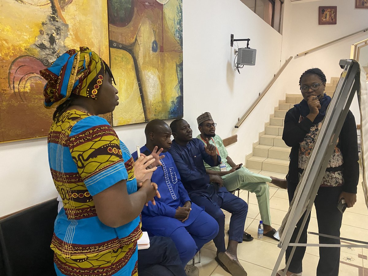 L’engagement communautaire fait avancer l’agenda de la localisation de l’aide. Les #ClubsDimitra de la @FAO à l’honneur à #Niamey lors d’un atelier multi-pays de la FAO - #BurkinaFaso, #Mali, #Niger, #Nigeria et #RDC
#Leavenoonebehind  #SIDA #resilience