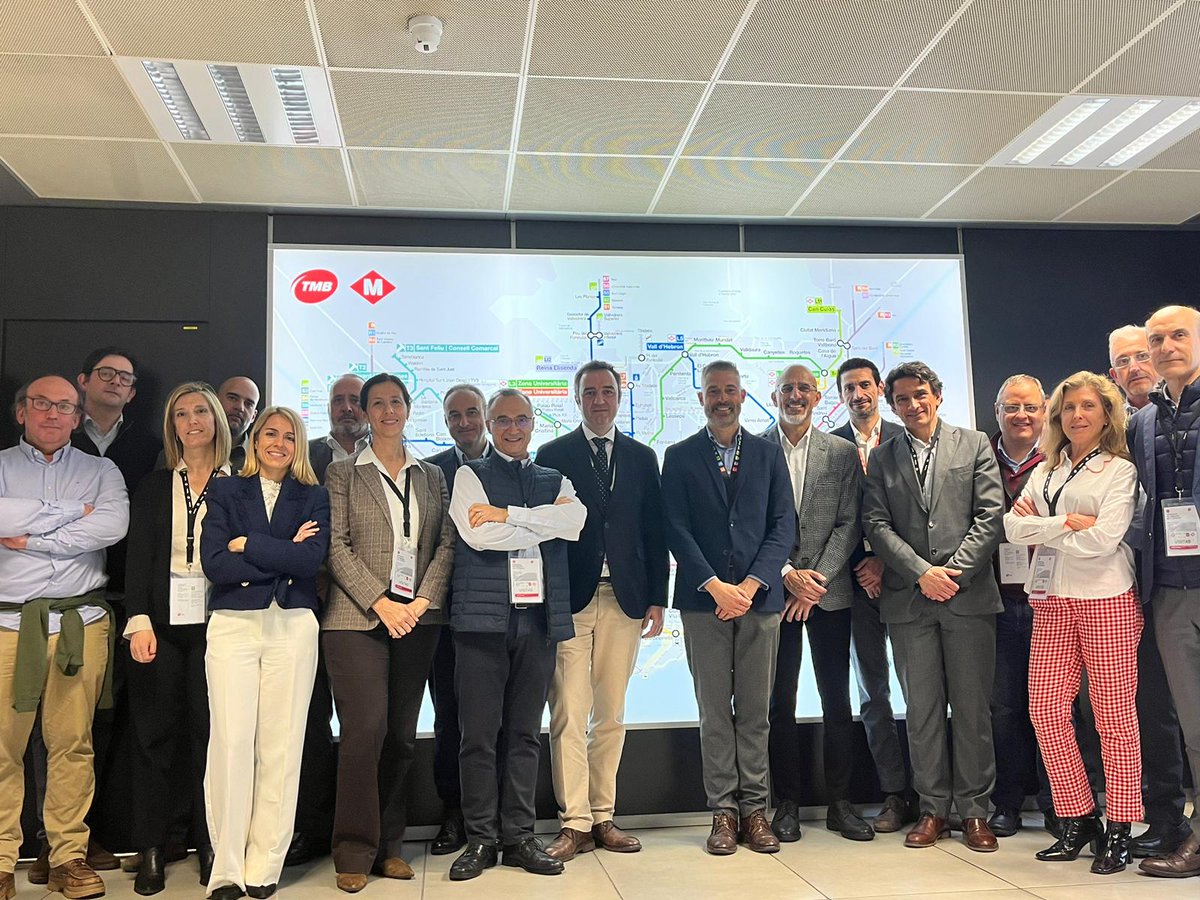 TMB (@tmb_barcelona) on Twitter photo 🤝Avui hem compartit experiències i coneixements amb els companys i companyes de <a href="/metro_madrid/">Metro de Madrid</a> en el marc d'una col·laboració recíproca per continuar millorant el servei a la ciutadania.
😊Gracias a tod@s por la visita #metrobcn #MadridEnMetro 🤝Avui hem compartit experiències i coneixements amb els companys i companyes de <a href="/metro_madrid/">Metro de Madrid</a> en el marc d'una col·laboració recíproca per continuar millorant el servei a la ciutadania.
😊Gracias a tod@s por la visita #metrobcn #MadridEnMetro