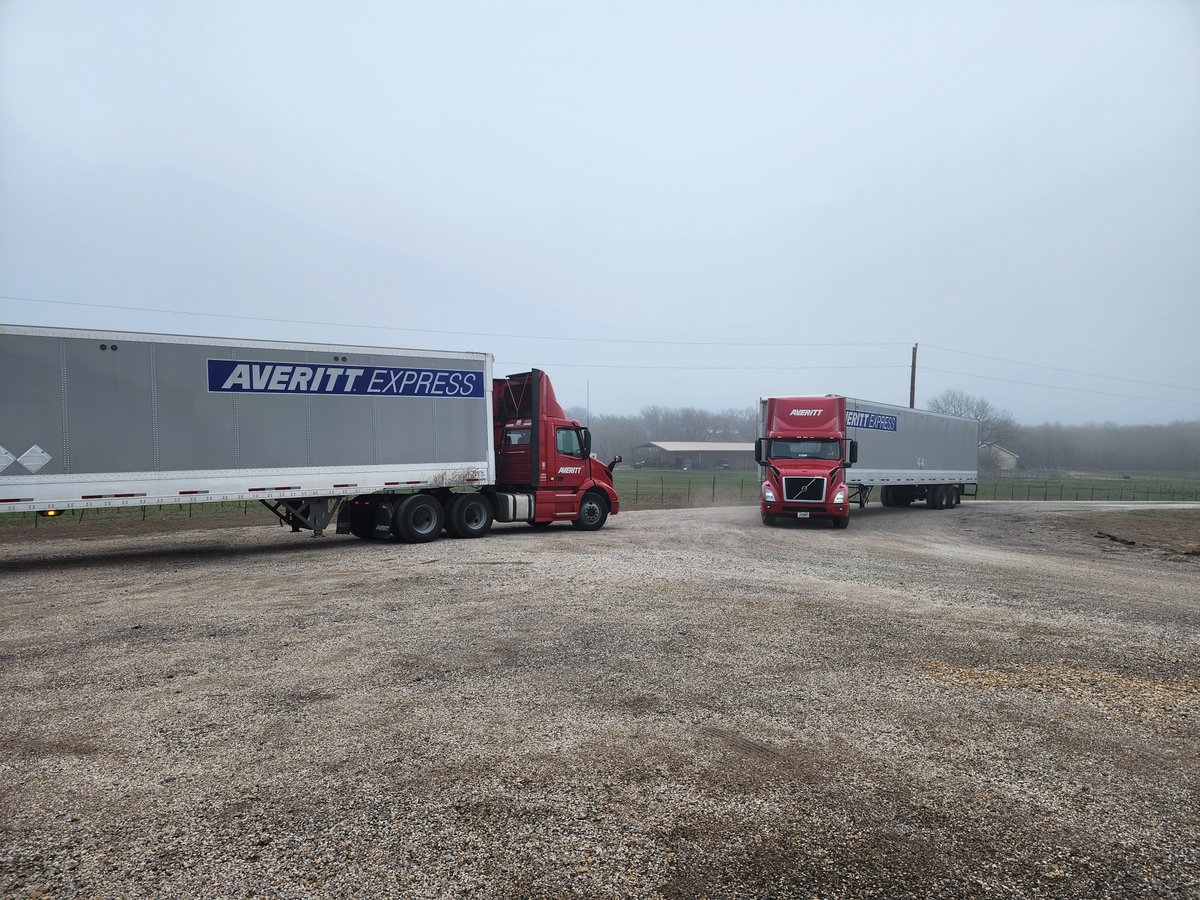 Shout out to <a href="/AverittExpress/">lolololol</a> for running multiple trucks and working 10-hour days to get us into our new location.  #freight #shipping