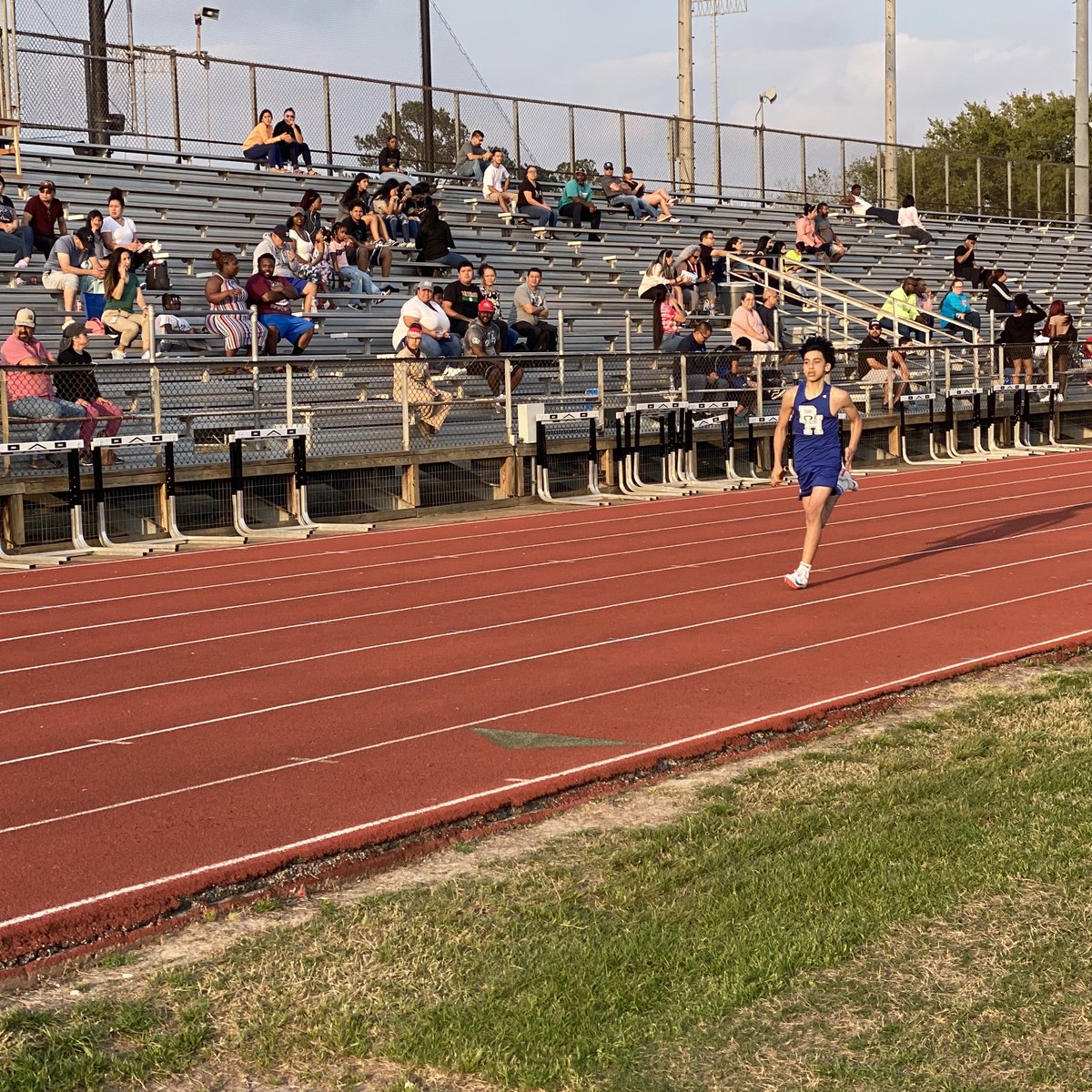 BHIAthletics's tweet photo. Some photos from yesterdays #BHITrack meet. #BHIBears #BHIAthletics https://t.co/1nzwnsvkUO
