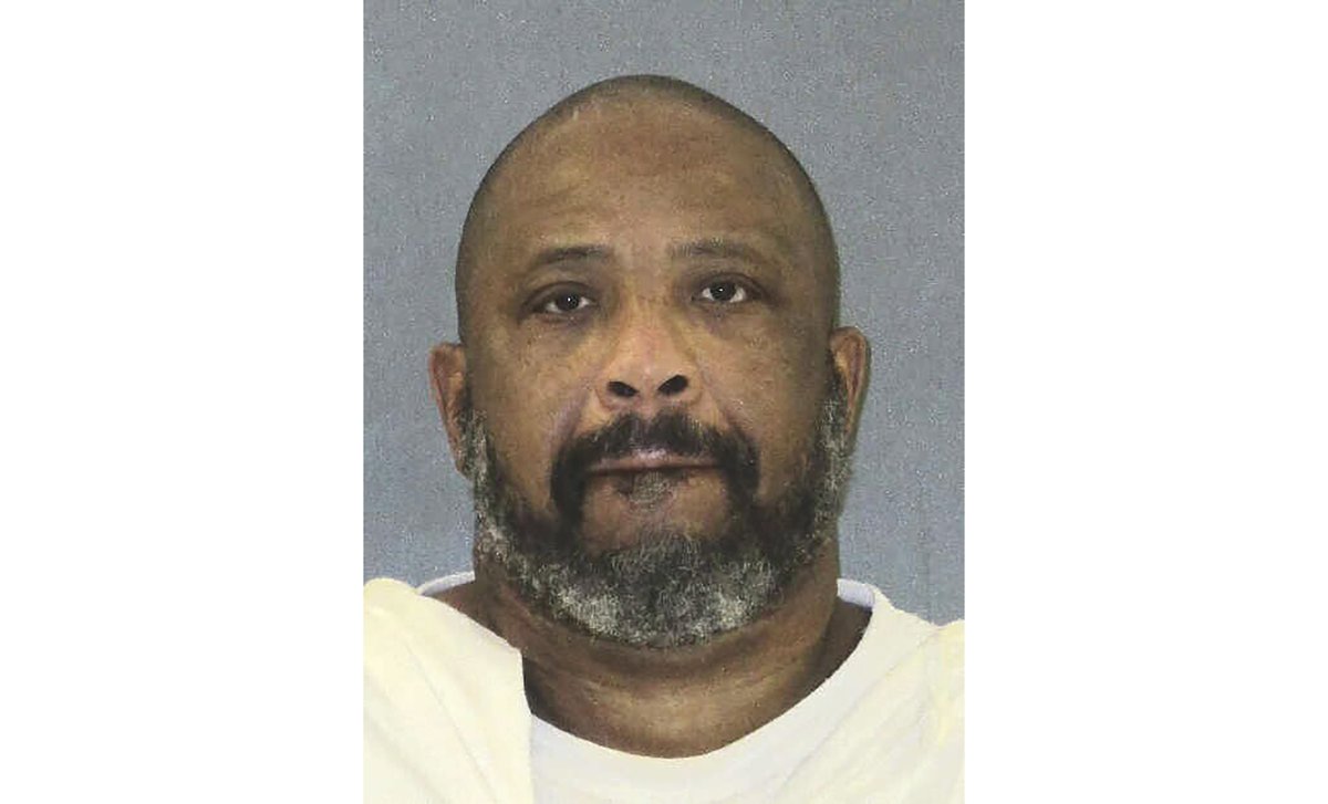 TheCollectiveD1's tweet photo. The Underground Poet (TX death row) about #GaryGreen executed on March 7: It's weird standing here at the window watching the transport van going away from me. I cannot see the man inside but I know he's there and who he is: Gary Green, my friend.
#EndTheDeathPenalty https://t.co/pax3xoX10S