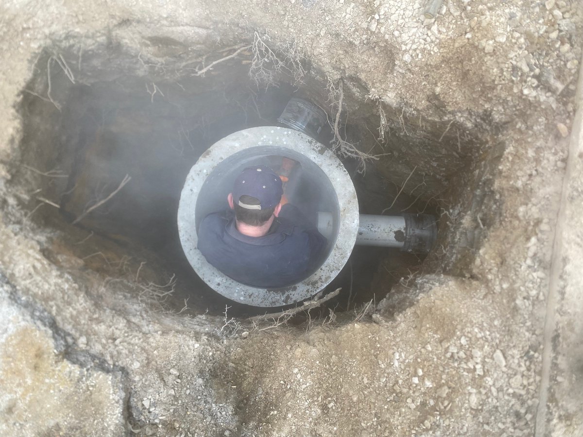 chiplumbingexp's tweet photo. Install new catch basin with curved blocks. New top ring and lid included. Perform hydro-jetting in an attempt to remove debris from line for customer in Oak Park, IL https://t.co/tHDJet4LhW