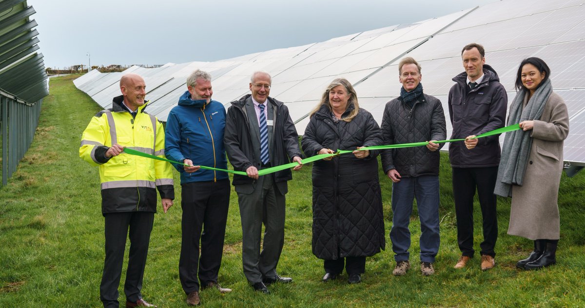 1/4 ☀️ Roedd yn bleser croesawu Gweinidog Newid Hinsawdd Llywodraeth Cymru Julie James I agor arae solar newydd Prifysgol heddiw yng nghwmni ein partneriaid prosiect Vital Energi, Salix Finance a Gwasanaetha Ynni Llywodraeth Cymru

🖱️ bit.ly/3ZSaUKr