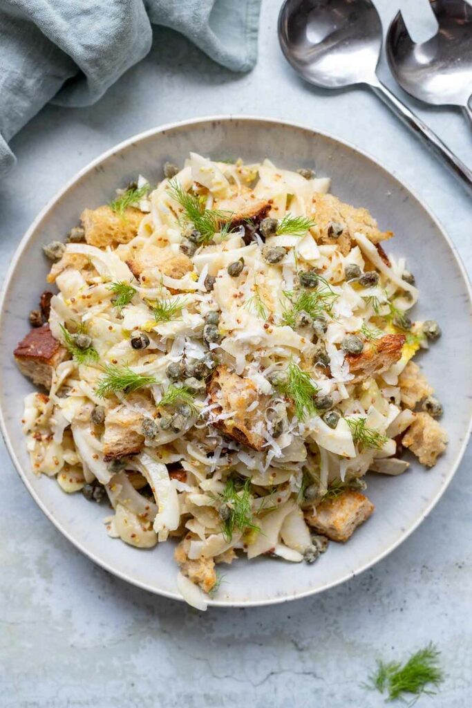ElleRepublic's tweet photo. Fenchel-Salat mit Caesar-Dressing https://t.co/eYOIZlikCT