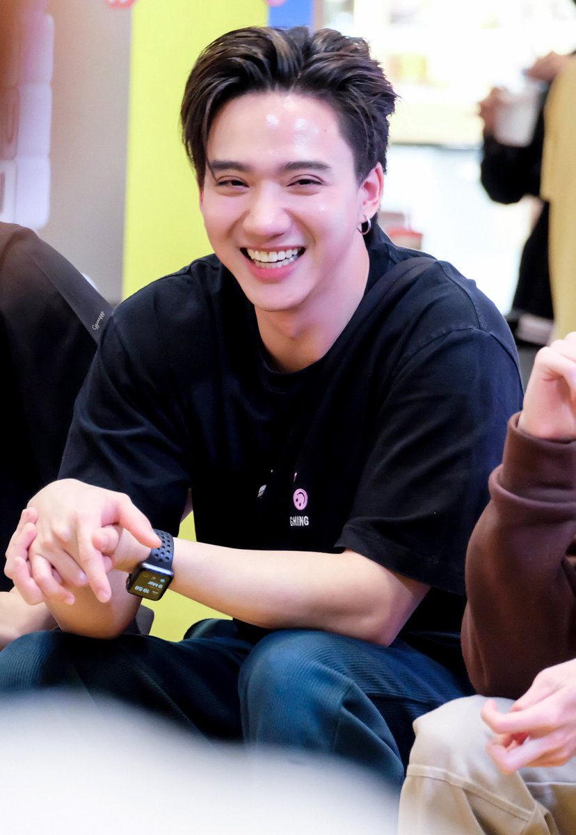 ismegift's tweet photo. ` ได้เจอพี่ออมสินใน���อบกี่ปีไม่รู้🥹🥹🥹

~~ @aomsinwrp ~~

———#TheMallSummerXRookiethailand
#MLIFESTORENGAMWONGWAN
#aomsinwrp 

 ˗ˏˋ #Ggsnappp♡ ˎˊ˗ https://t.co/L65I2yDcDb