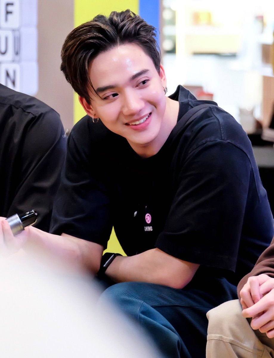ismegift's tweet photo. ` ได้เจอพี่ออมสินใน���อบกี่ปีไม่รู้🥹🥹🥹

~~ @aomsinwrp ~~

———#TheMallSummerXRookiethailand
#MLIFESTORENGAMWONGWAN
#aomsinwrp 

 ˗ˏˋ #Ggsnappp♡ ˎˊ˗ https://t.co/L65I2yDcDb