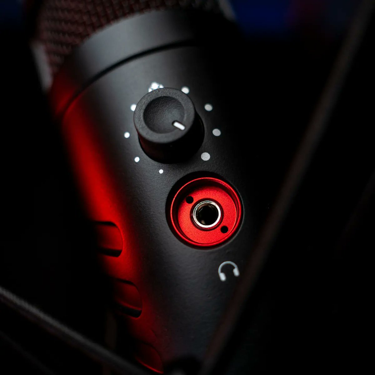 RetrocollectZ's tweet photo. If you are a Content Creator , Streamer or Gamer you really need the Rode XDM-100 Dynamic USB-C Microphone  from @rodemicsa @rodemicx @rodemics

I am humbled to have recieved this beautiful Microphone from RØDE Microphones RØDE Microphones South Africa https://t.co/4EwUZ2UiZy