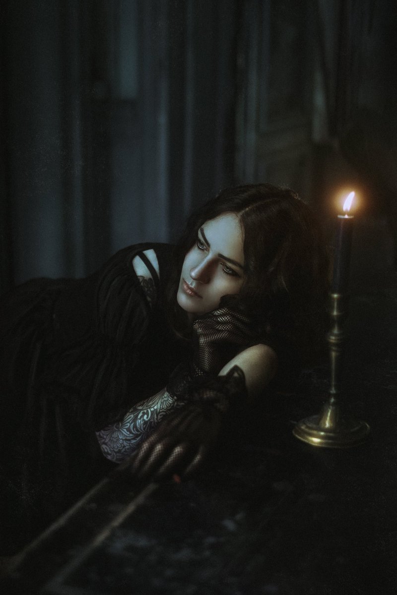 faallwy's tweet image. J’ai réalisé ce shooting photo il y a 3 ans. Hier j’ai décidé de reprendre mes fichiers de base et de les retravailler avec ma technique actuelle. Voici le résultat 🕯️