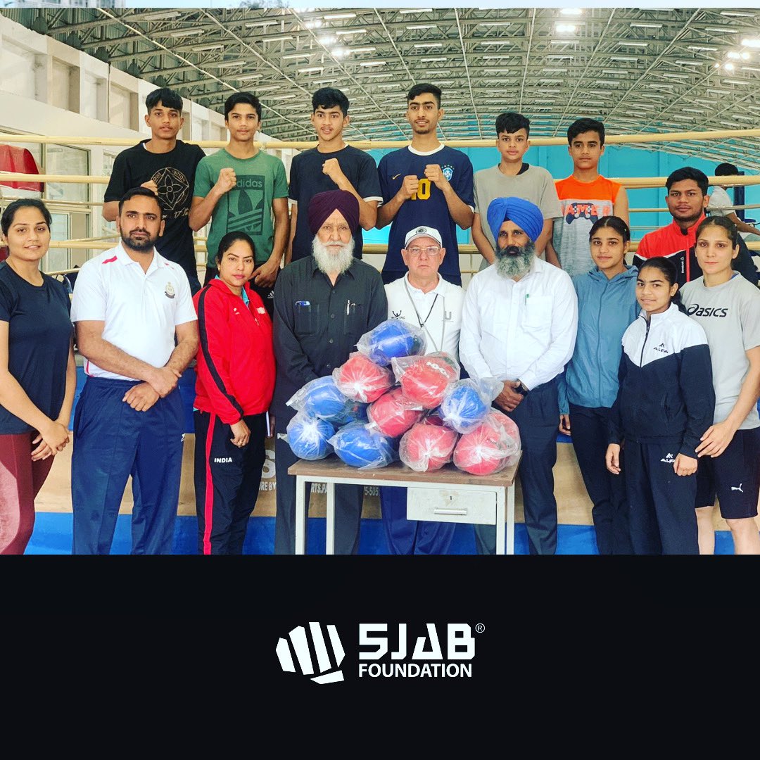 5JABFOUNDATION's tweet photo. 07 ਮਾਰਚ ਨੂੰ ਅਜਮੇਰ ਅੰਕਲ ਜੀ ਦਾ ਜਨਮ ਦਿਨ ਹੁੰਦਾ ਹੈ।ਕੋਸ਼ਿਸ਼ ਹੁੰਦੀ ਹੈ ਕਿ ਘੱਟੋ ਘੱਟ ਇਸ ਦਿਨ ਕੁੱ�� ਚੰਗਾ ਕੀਤਾ ਜਾਵੇ।ਅਸੀਂ ਧੰਨਵਾਦੀ ਹਾਂ ਪੀ.ਆਈ.ਐਸ. ਮੋਹਾਲੀ ਦੇ ਬਾਕਸਿੰਗ ਸੈਂਟਰ ਦੇ ਕੋਚ ਸਾਹਿਬਾਨਾਂ ਅਤੇ ਭਾਰਤ ਦੀ ਮੁੱਕੇਬਾਜ਼ੀ ਦੀ ਕਰੀਮ ! https://t.co/VZiGmJCuMX