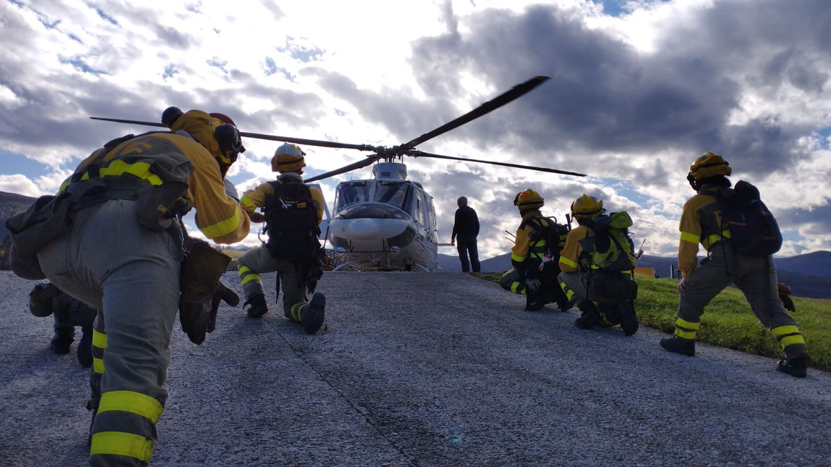 BRIF_Ruente's tweet photo. 🚨 16:44 Activada #BRIFi 👨🏻🚒 con #MZ10 🚁 para intervenir en nuestro segundo #IF del día #IFPonga 🔥 #Asturias https://t.co/OoBavqUMlg