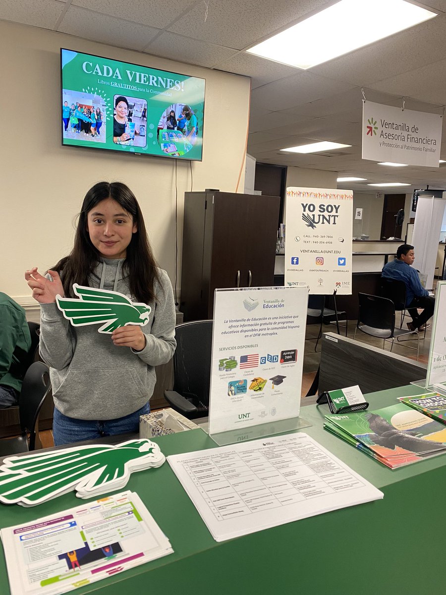 Démosle la bienvenida a nuestra nueva colega Evelyn Montoya. Ella es de Brownsville, Tx y se está especializando en estudios internacionales. Es parte de un grupo de estudiantes de becas MSA y también obtuvo la beca de Emerald Eagle Scholarship.