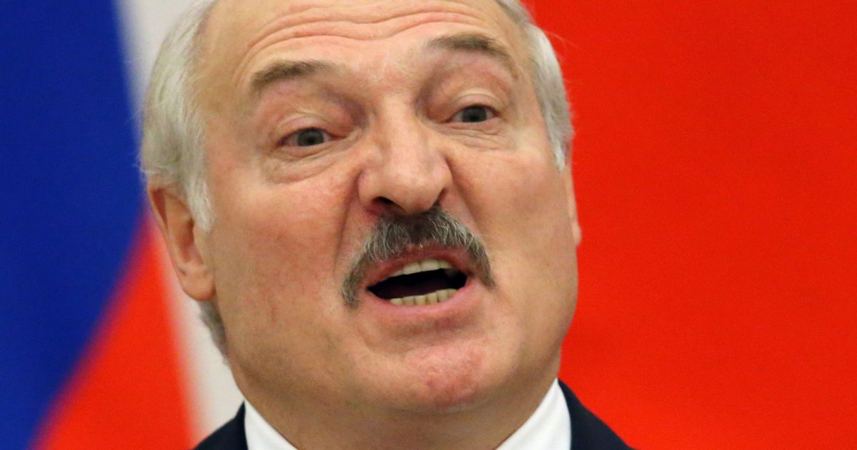 tsnua's tweet photo. Лукашенко підписав закон, що передбачає смертну кару для чиновників за держзраду https://t.co/yA7WHLEI5G #новини #ТСН https://t.co/ecT7awbRWG