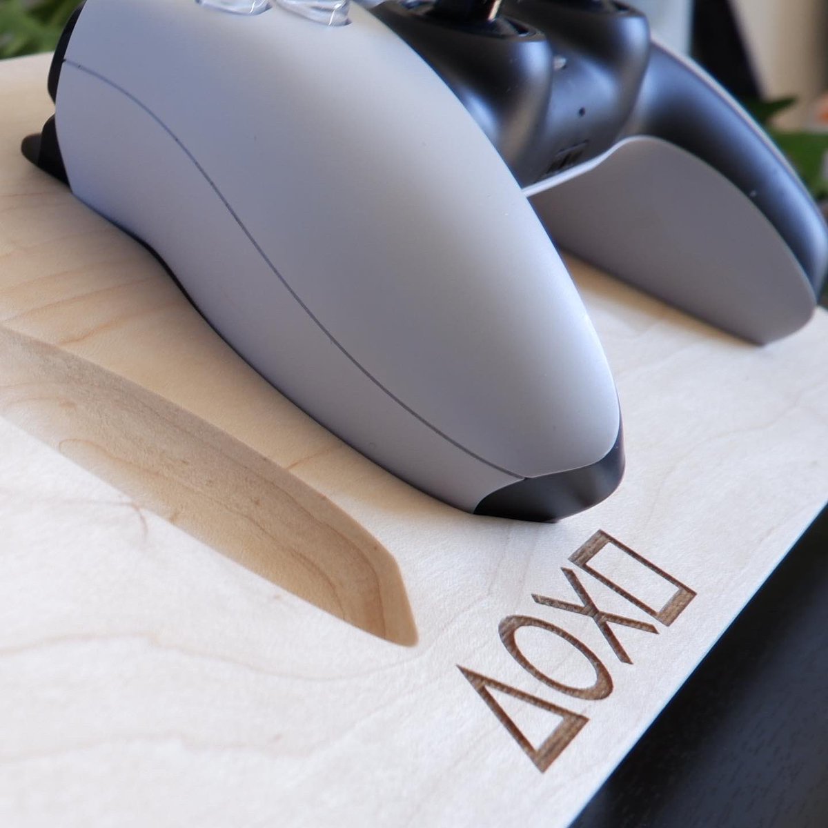 geekmadedesigns's tweet image. How would you customize your Geek Made stand? #bespoke #controllerstand