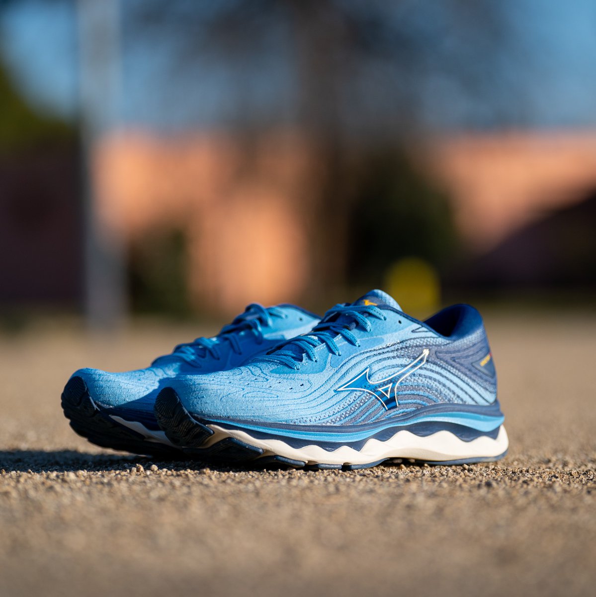 mizunoiberia's tweet photo. ¿Buscas máxima comodidad y amortiguación?
Con la Wave Sky 6 te sentirás como si corrieras en una nube, pero con una estabilidad inmejorable 🏃☁
#Mizuno #Running #MizunoRunning #WaveSky6 https://t.co/3u7NYGHxGO