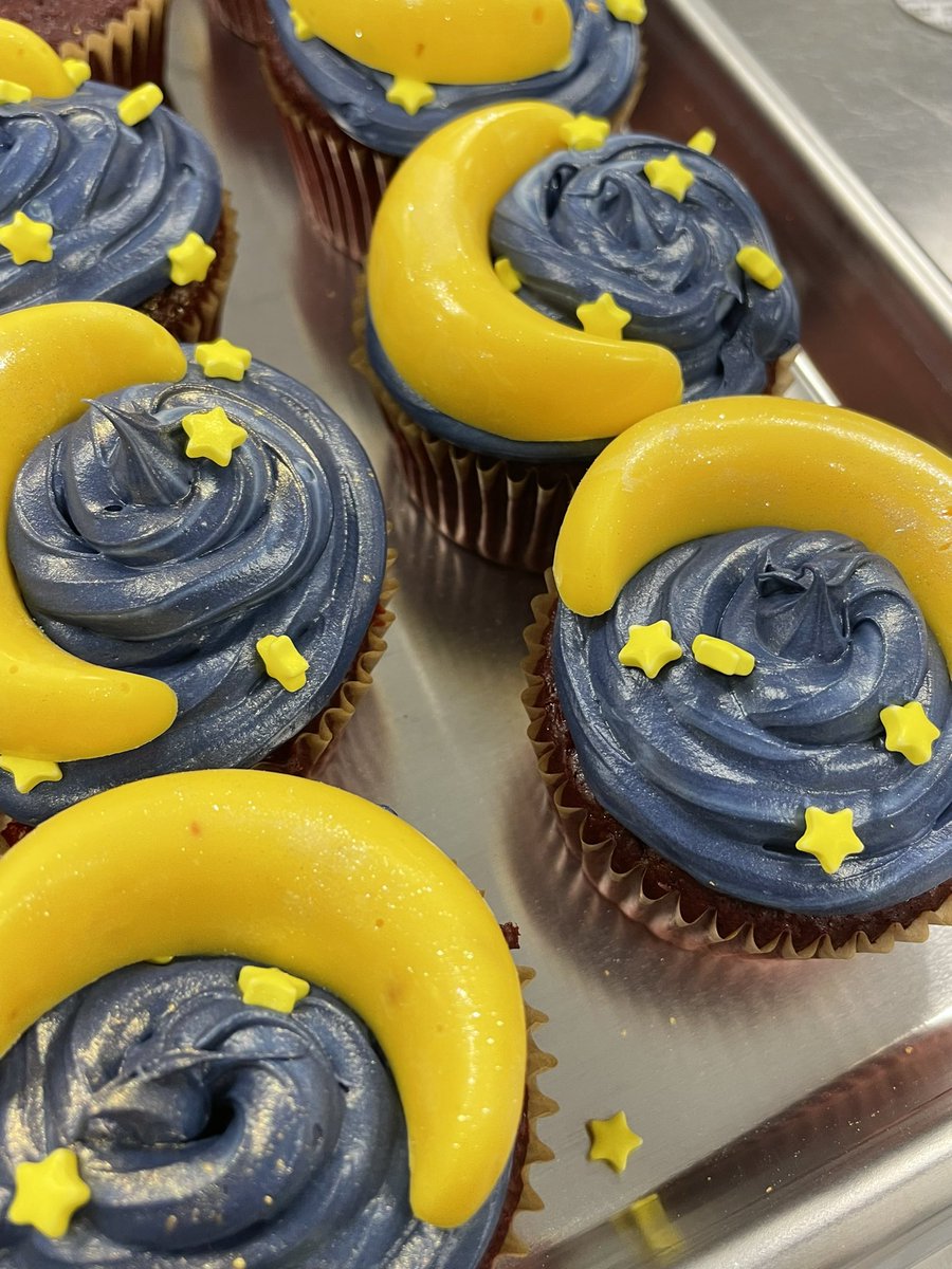 cpsmyers's tweet photo. Some really fun cupcakes in 8th grade today! They really put in some hard work to get here. #kidscancook #wmsfacs https://t.co/qkeKlygxTU