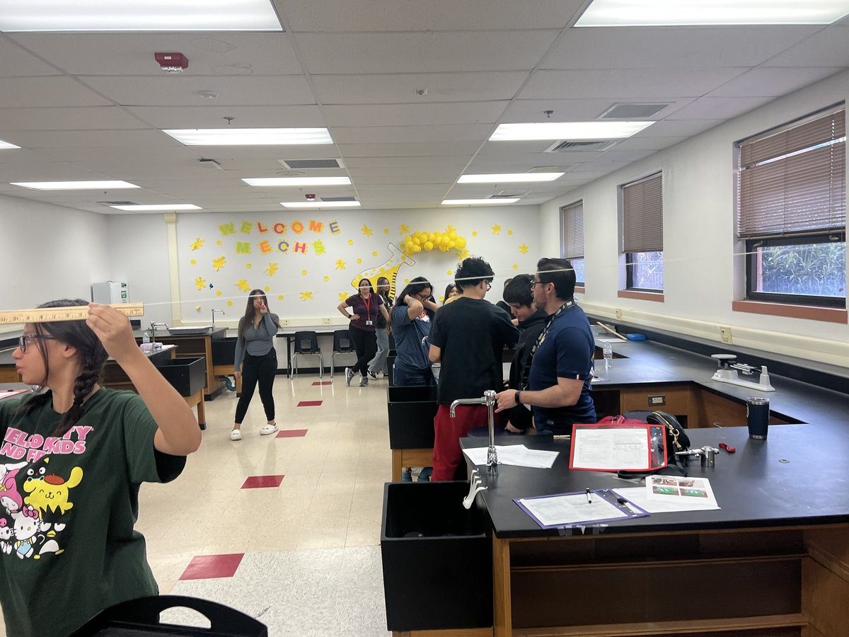 SSMS_AlvarezE's tweet photo. Discovering Newtons Laws of motion! Having a great time during inter session learning hands on @ACarroll_SSMS @SSanchez_MS @JQuezada_SSMS https://t.co/JgtFyMEKWf