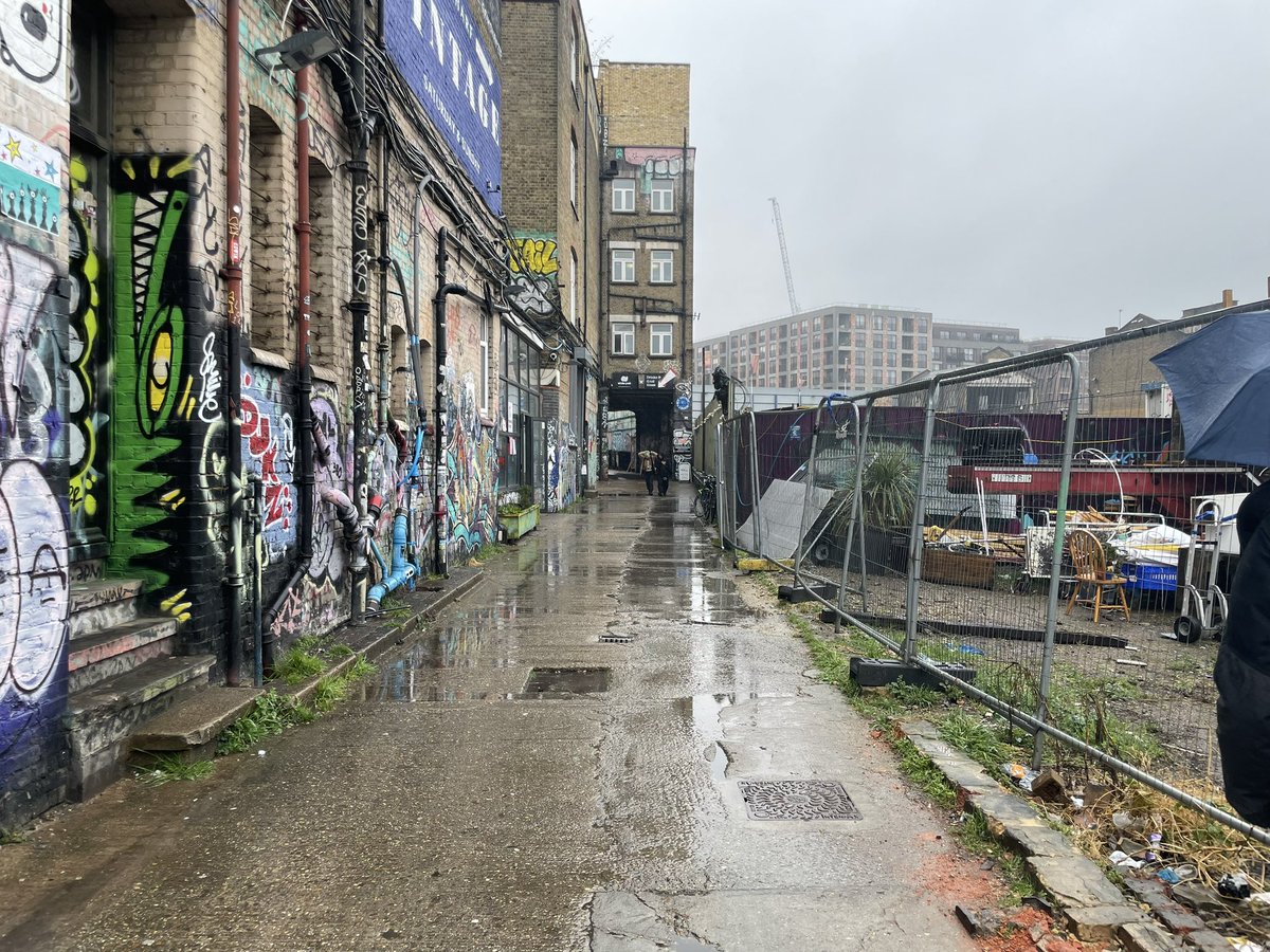 Enroute to a meeting in #Hackney Wick, this morning…such a rapidly evolving area…thinking about how spots like this will develop and what traces of Hackney’s artist history and present day life will remain. #streetphotography
