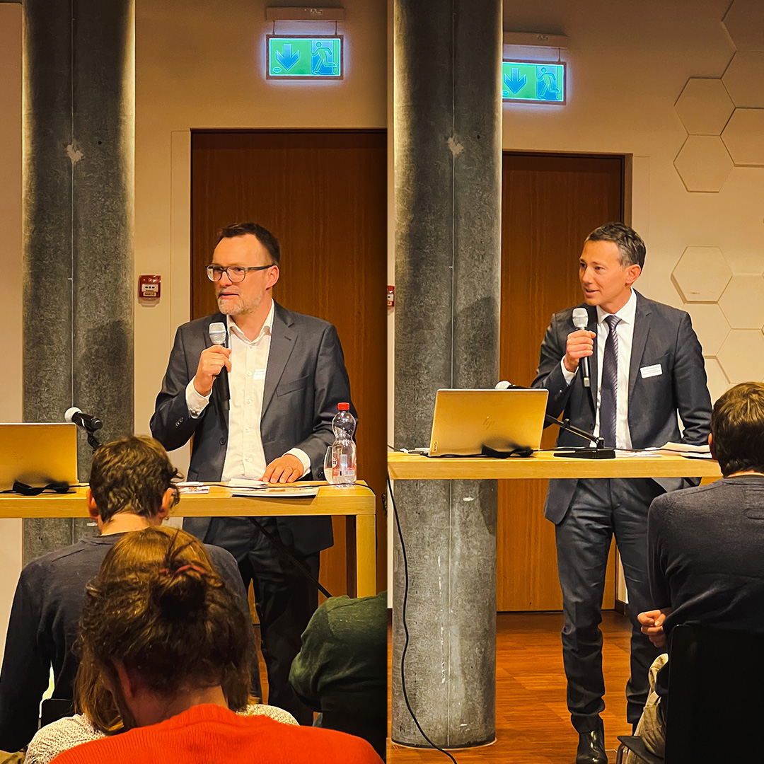 CH_Bundesarchiv's tweet image. Schlussworte zum Linked Data Day von Stefan Kwasnitza (@s_kwasnitza) (Bundesarchiv). Ein herzliches Dankeschön an alle! Vielen Dank auch an Matthias Stürmer (@maemst) (@bfh_hesb, @ipst_bfh) für die Moderation! #LDD23CH