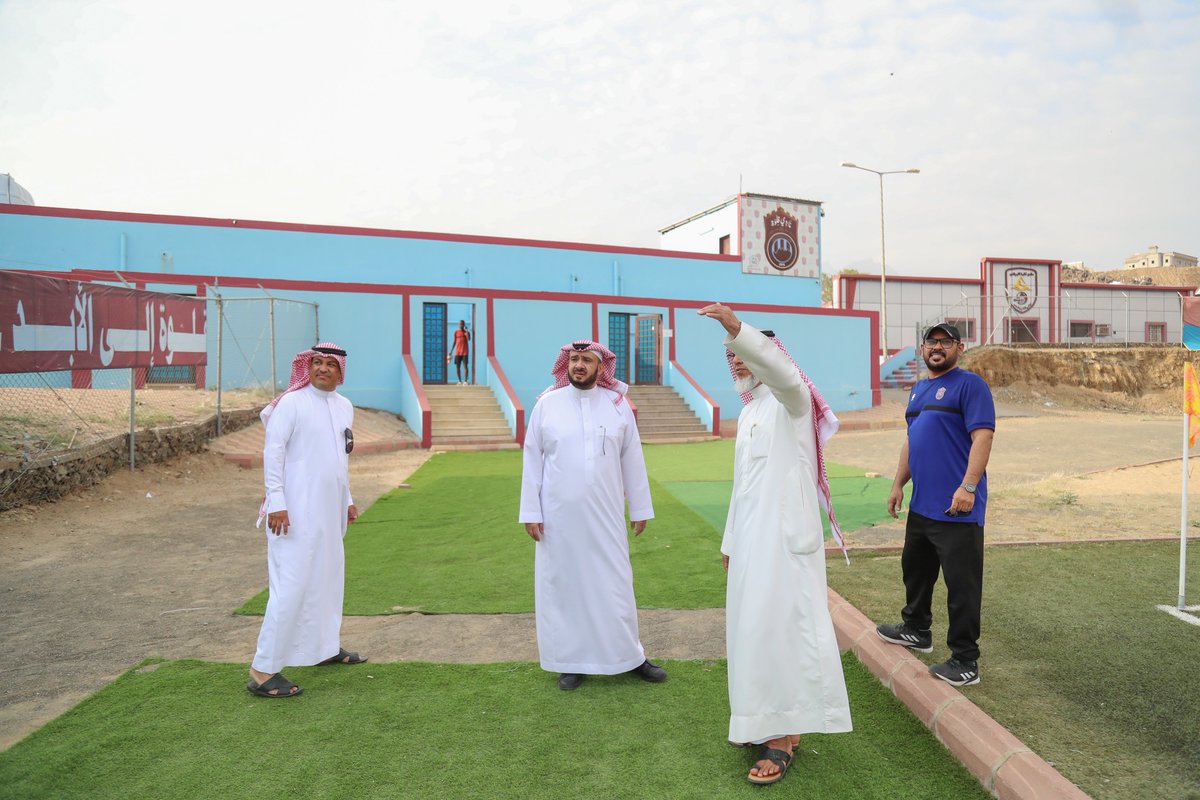 نادي قلوة (@qilwahclub) on Twitter photo 📸| زار مقر النادي مساء اليوم الإعلامي القدير غرم العمري <a href="/ghurmalomari/">غرم العُمري</a> محلل برنامج <a href="/ActionMa3Waleed/">أكشن مع وليد</a> حيث التقى باللاعبين والجهازين الفني والإداري لدعمهم وتحفيزهم ،
وقدّم شكره لأعضاء النادي على جهودهم متمنيًا للنادي كل التوفيق . 📸| زار مقر النادي مساء اليوم الإعلامي القدير غرم العمري <a href="/ghurmalomari/">غرم العُمري</a> محلل برنامج <a href="/ActionMa3Waleed/">أكشن مع وليد</a> حيث التقى باللاعبين والجهازين الفني والإداري لدعمهم وتحفيزهم ،
وقدّم شكره لأعضاء النادي على جهودهم متمنيًا للنادي كل التوفيق .