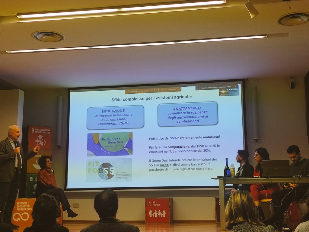 SantachiaraLab's tweet photo. 💥Live now!
Parliamo di sistemi agrivoltaici, di #innovazione e #opportunità per l'#agrifood, decarbonizzazione del settore con #NicolaColonna, Divisione Biotecnologie e Agroindustria @ENEAOfficial.
#SienaFoodLabAcademy #SienafoodLab
https://t.co/WfVEhqLLxk https://t.co/NXLwRxZtuf