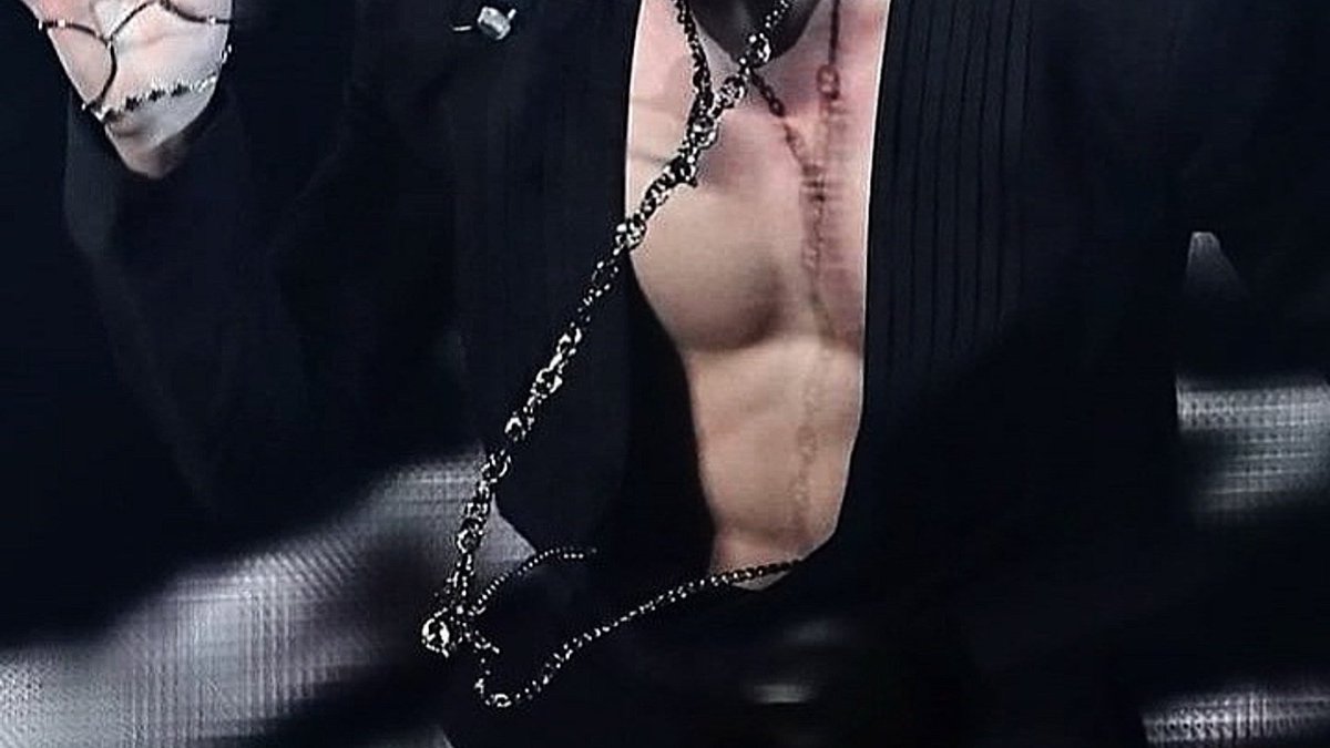 archivesofkook's tweet photo. I'm a big fan of jungkook's chest. https://t.co/GK7Trbq5IQ