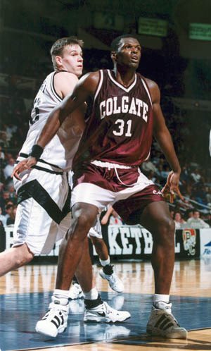 RandomMMadness's tweet image. Adonal Foyle: Colgate
Appearance: 1995, 1996
#MarchMadness  #NCAAM #Colgate #PatriotLeague