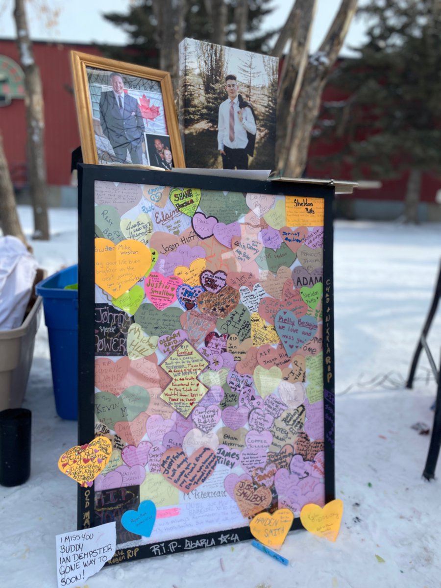 This #blackballoonday, community members gathered outside the Overdose Prevention Site to share the memories of those lost to overdose. This type of loss is often isolating, so we encourage you to continue sharing your stories and thoughts with others. #neverforgotten 💜