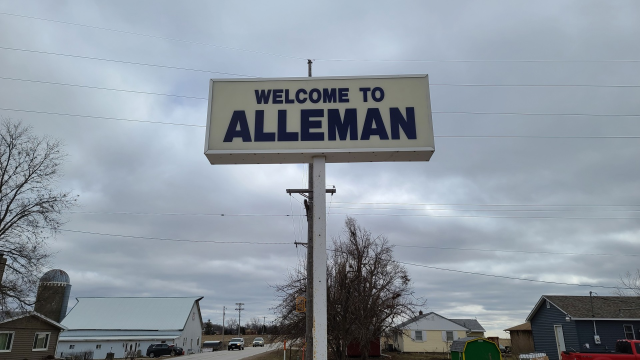 RSPinedaOR's tweet photo. UScellular held a live demonstration of its 5G Fixed Wireless Access technology in Alleman, Iowa, which will allow customers to have a stronger and more reliable mobile connection, especially for those who live in rural areas. Click to learn more. #usccemp https://t.co/lTRXw40Mjn https://t.co/Dsbbhi6hK0