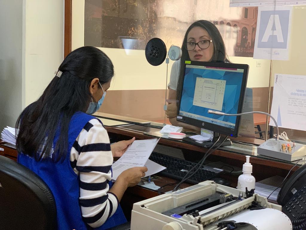 CNEAzuay's tweet photo. [BOLETÍN] 🗞️Más de 2.300 Certificados Provisionales se entregaron en #Azuay.

#CertificadoProvisionalCNE

Los detalles. 👉https://t.co/kvXGHtzJqO👈 https://t.co/cAIZNpFBlX