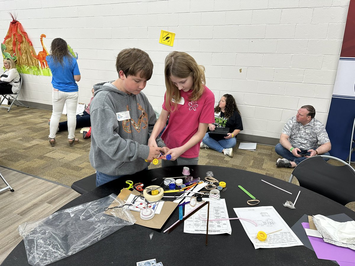 lee_shareka's tweet image. Our students are fully engaged in the E3 competition @AMSTI4all @TCBOE