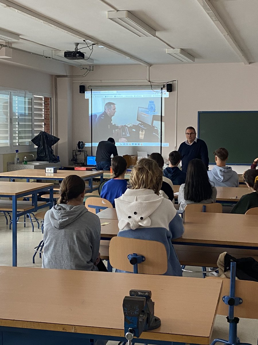 Charla de Nicolas Romera y Francisco Ubeda para los alumnos de 4º