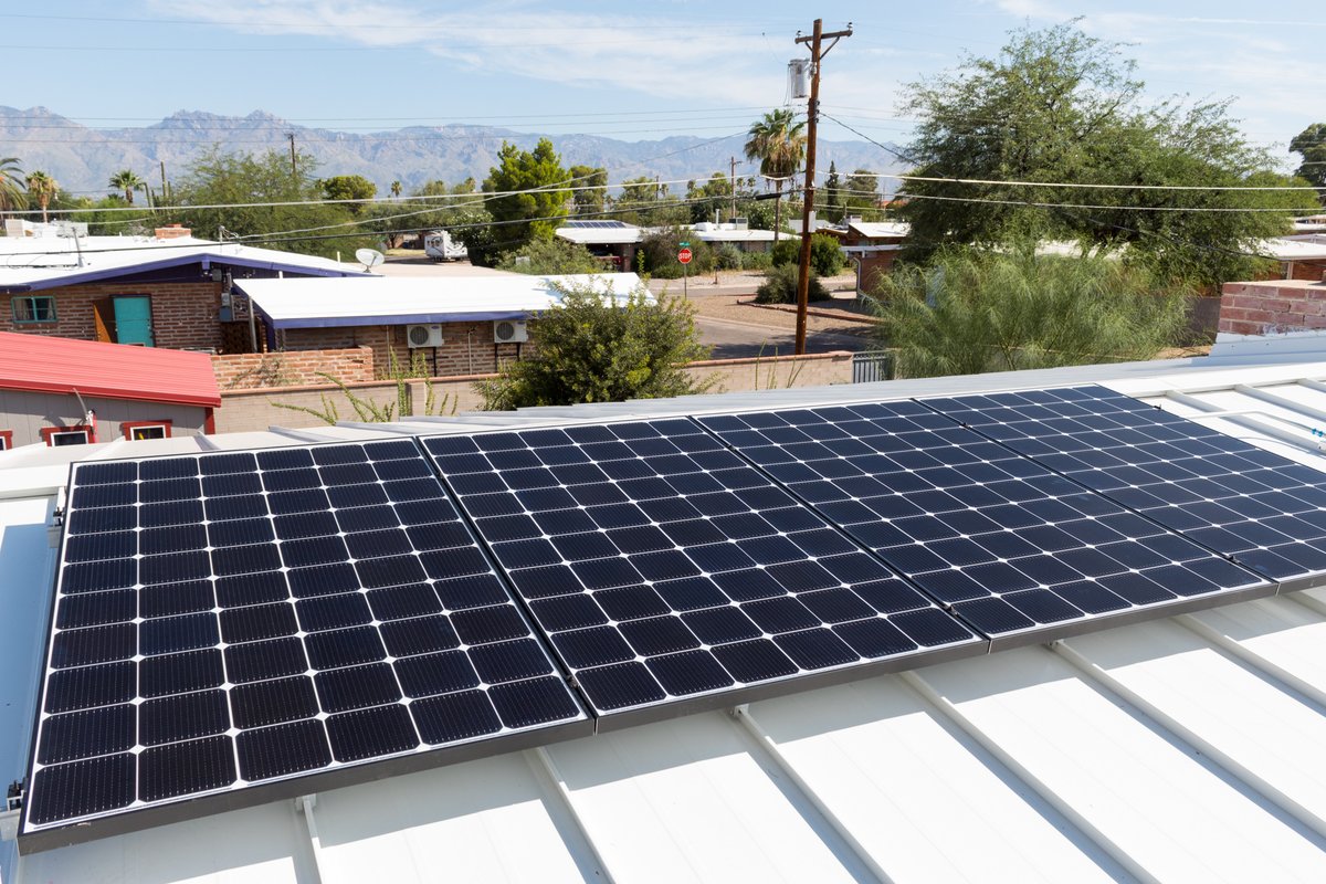 netzerosolar's tweet photo. Check out this 18-panel solar electric system we installed on a standing seam roof using attachments from S-5! and @EnphaseEnergy microinverters.
4,740 kWh of clean energy produced since October of last year!
#cleanenergy #cleaninstall https://t.co/37ZXlX0mCy
