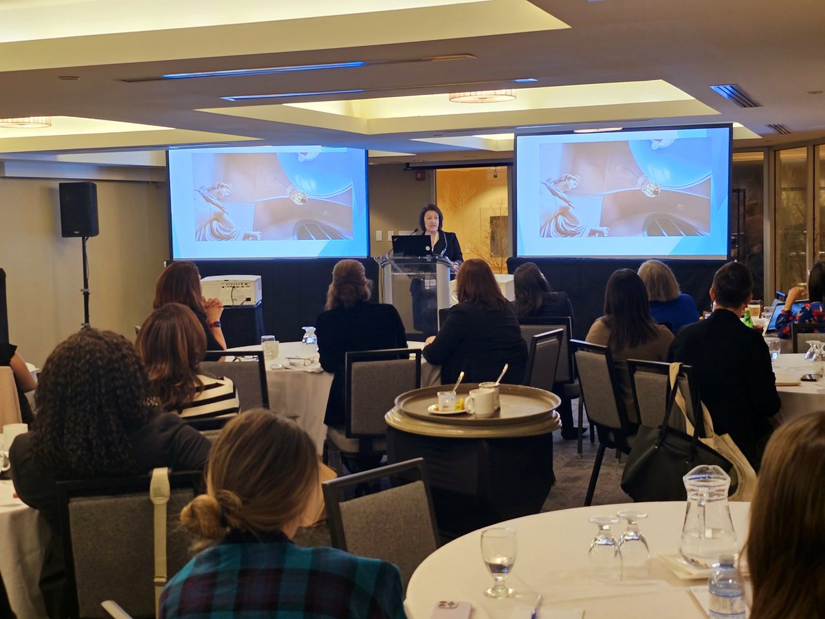 ThePWorld's tweet photo. ⭐️Colleen Marshall Delaney from Massachusetts General Hospital wraps up part 1 of #hcbc4 with a keynote on how to create an internal communications strategy that stands out.
#hcbc4 https://t.co/dv4z00sIrc