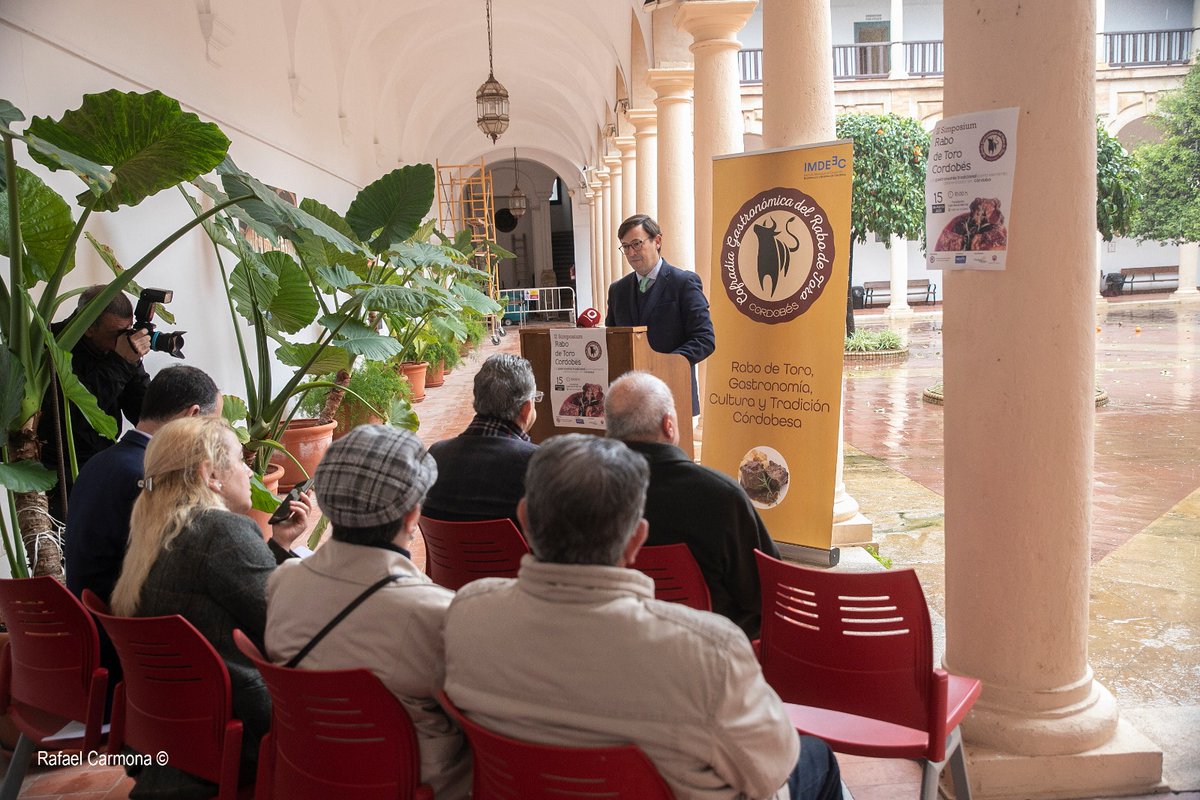 rabodetoro2016's tweet photo. Hemos presentado en el Claustro de la Fac. de Derecho y Cienc. Económ. y Empresariales de la @Univcordoba el II Simposium  de #RabodeToroCordobés, el 15/3 a las 10h en Fundación Caja Rural del Sur (Avenida de la 
Libertad, s/n). #CordobaEsp

Sigue⬇️ https://t.co/uYL4S1bVfA