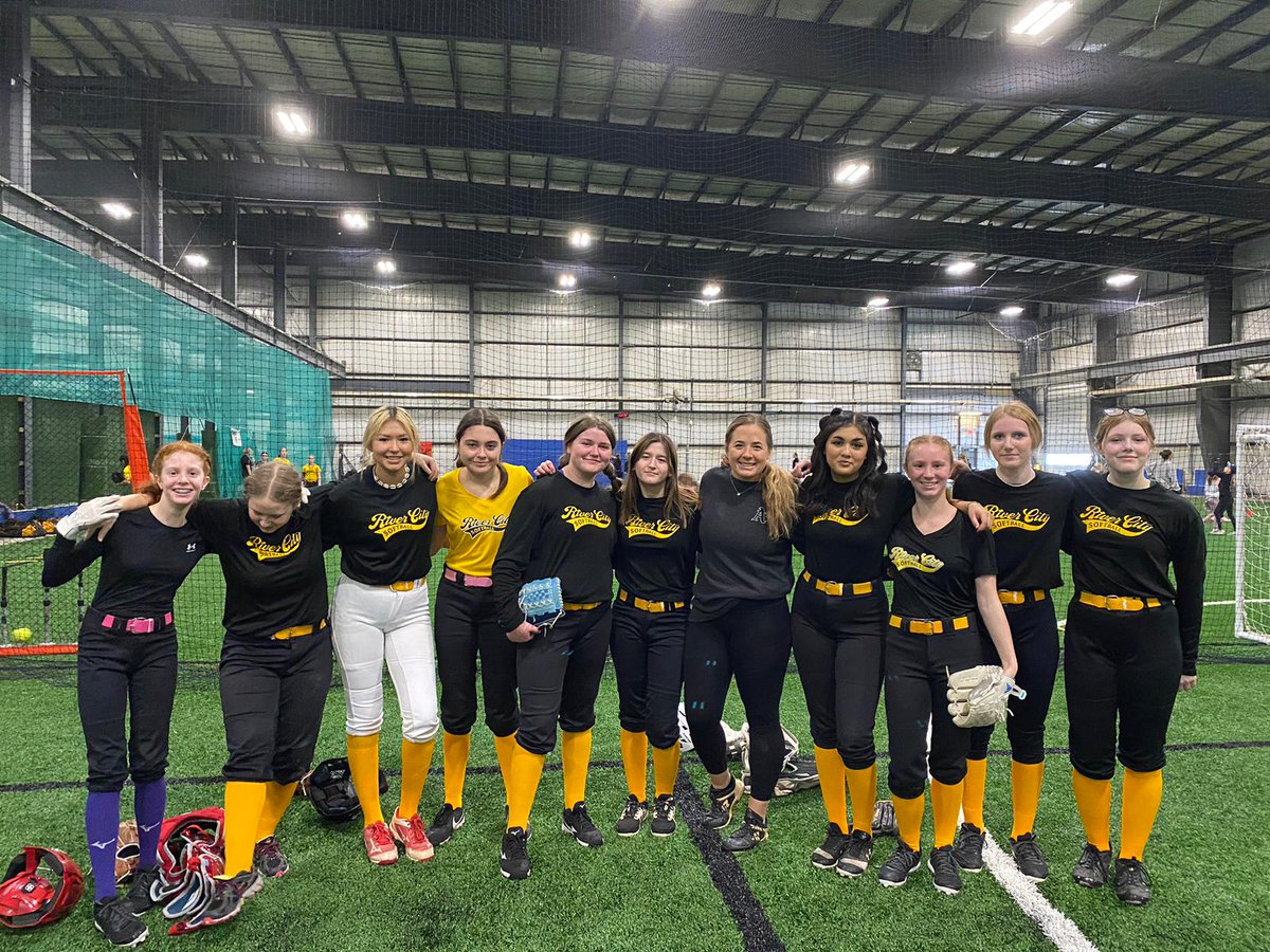 AlexandryaTor's tweet image. Thank you so much @Madd_grimm9 @nicolet294 for coming down to Edmonton to help us out! I learned so much! 

#pitching #batting #feilding #softball #fastpitch #grad2025
