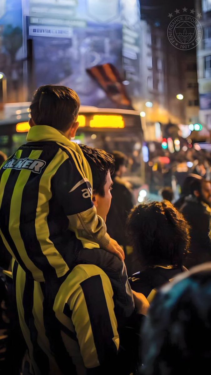 Küçük bir çocukken büyülendim heybetinden 💛💙 

#Haydi #Saldır #Fenerbahçem