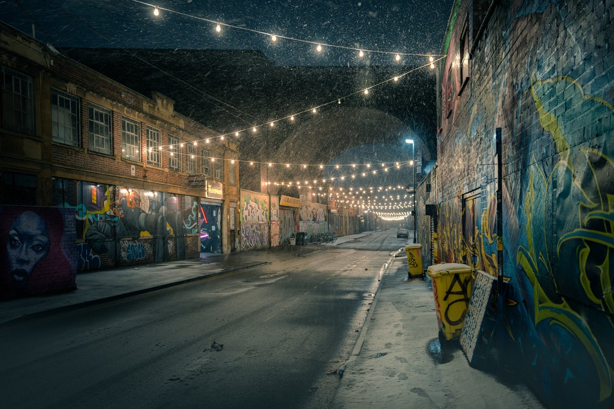 Davefphotos's tweet photo. I almost didn't bother going out in the snow last night. But I'm glad I did...

#Birmingham #Urbanlandscape https://t.co/btLbHxgwV7