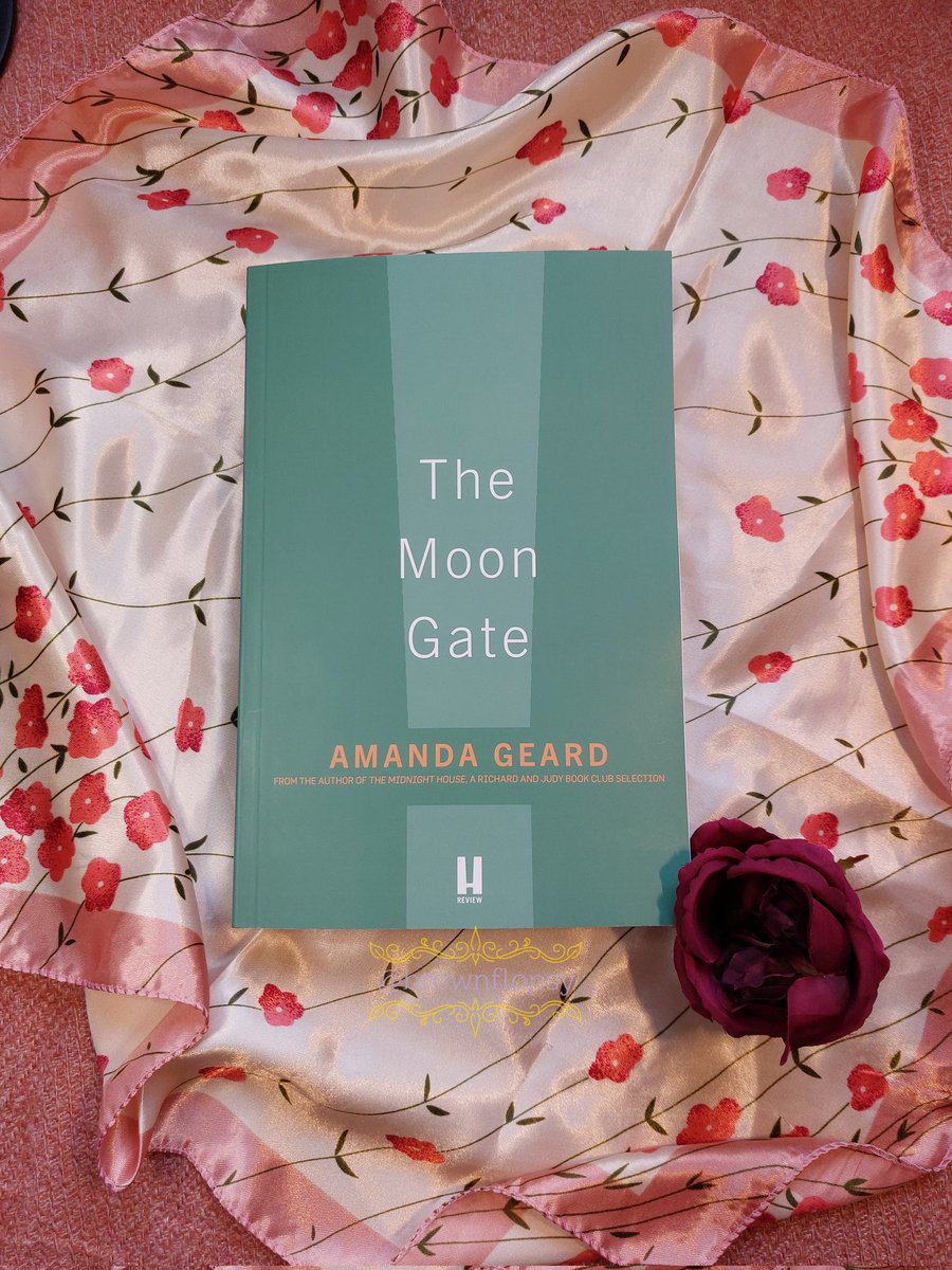 Thank you @IsabelleHPG for kindly sending me a proof of one of the books I am most looking forward to in 2023! #TheMoonGate by @AmandaGeard @headlinepg is coming in hb on 8th June... prepare yourself for more timeslip magic from the author of the incredible #TheMidnightHouse 🤩