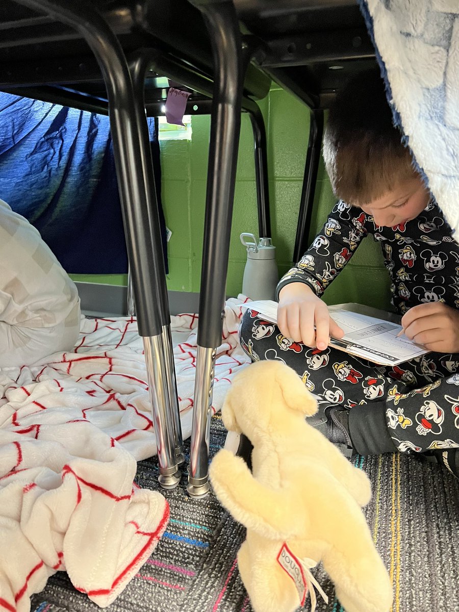 HarknessKim's tweet photo. Fort Day in third grade! #pbis #eeinkee #pjsandstuffies https://t.co/eBcN0ZyRo7