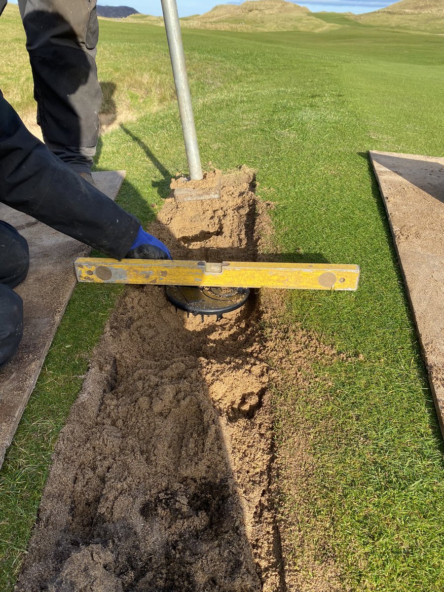 SolutionsMcc's tweet image. The first of the Hunter TTS sprinkler housings being installed around the greens @CruitGolf. 6 greens completed and weather permitting the last of the sprinklers will be installed next week in time for the start of the season @HunterGolf_UK   @MartynLawns @Cruitislandgre1