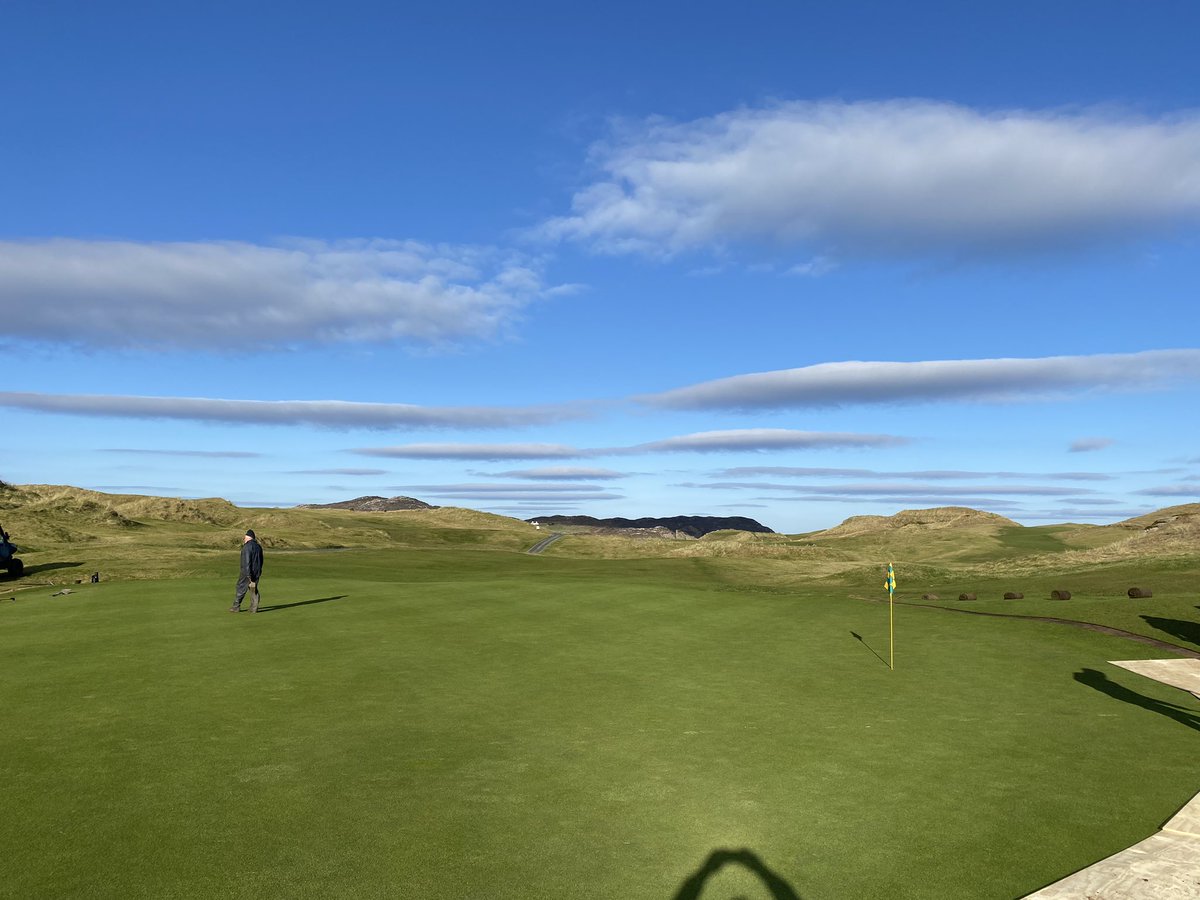 SolutionsMcc's tweet image. The first of the Hunter TTS sprinkler housings being installed around the greens @CruitGolf. 6 greens completed and weather permitting the last of the sprinklers will be installed next week in time for the start of the season @HunterGolf_UK   @MartynLawns @Cruitislandgre1